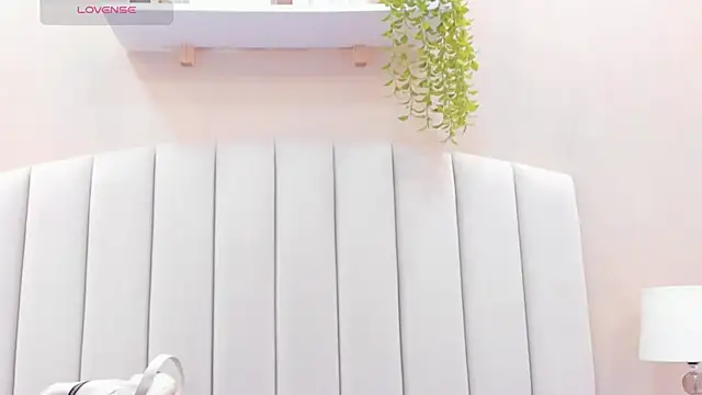 Mia thompson 19 online show from February 11, 2026, 7:41 pm