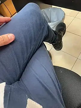 hotisraeli online show from March 6, 2025, 7:57 am