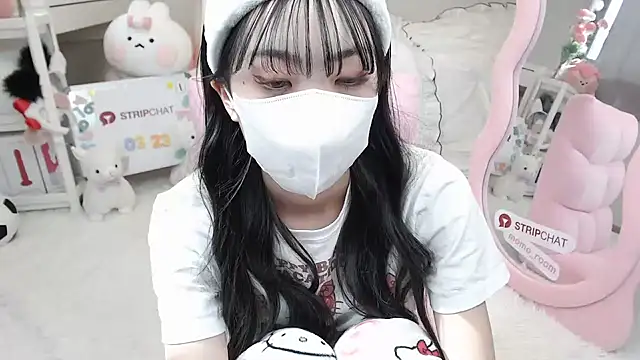 momo room online show from March 23, 2025, 5:54 am