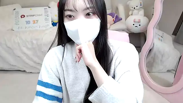 momo room online show from October 27, 2025, 12:09 pm