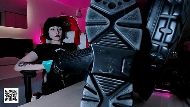  Goddess Misha  online show from November 16, 2025, 9:09 pm