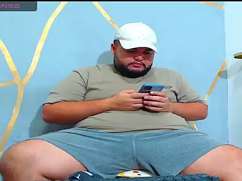 damian chubby online show from November 11, 2025, 3:28 am