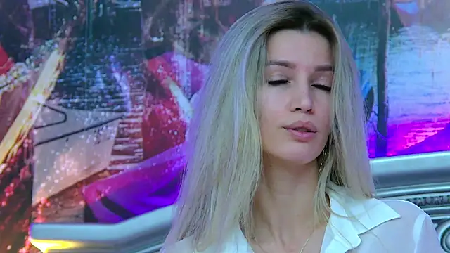 IvySamek online show from October 6, 2025, 6:16 pm