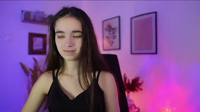 Gia Paige18 online show from October 26, 2025, 2:12 pm