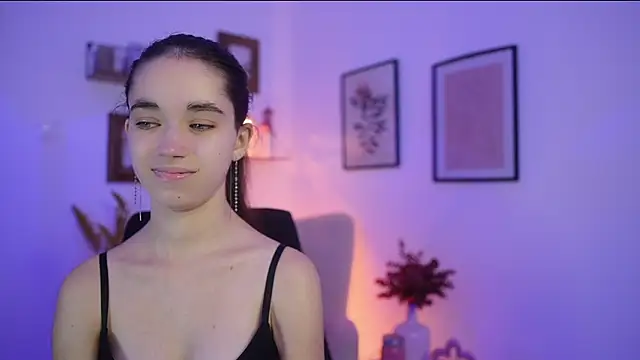 Gia Paige18 online show from November 13, 2025, 3:33 pm