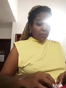 ELLA KELLY online show from November 5, 2025, 11:32 am