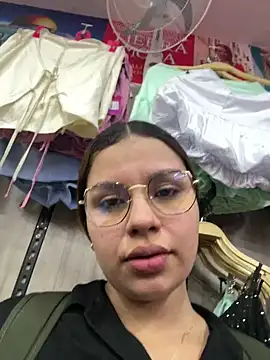 lalilamassu1 online show from February 4, 2025, 8:28 pm