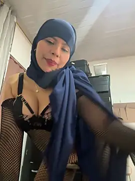 lalilamassu1 online show from February 25, 2025, 5:08 am