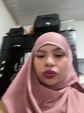 lalilamassu1 online show from March 11, 2025, 4:40 pm