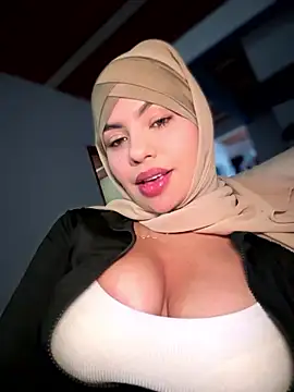 lalilamassu1 online show from January 18, 2026, 1:48 pm