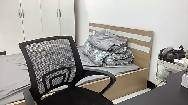 Louis Baby online show from September 11, 2025, 2:39 pm