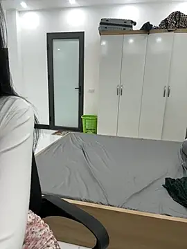 Louis Baby online show from November 3, 2025, 4:30 pm