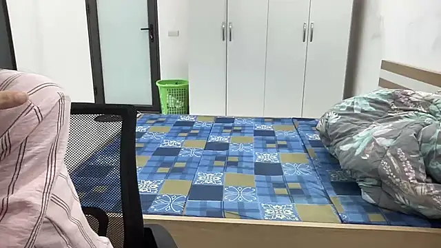 Louis Baby online show from November 29, 2025, 6:27 am