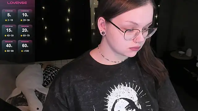 EvaBae online show from December 9, 2024, 3:44 pm