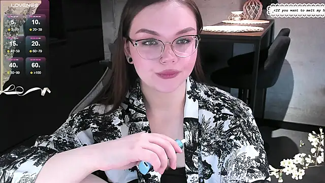 EvaBae online show from January 24, 2025, 9:39 am