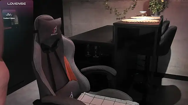 EvaBae online show from February 10, 2025, 1:22 pm