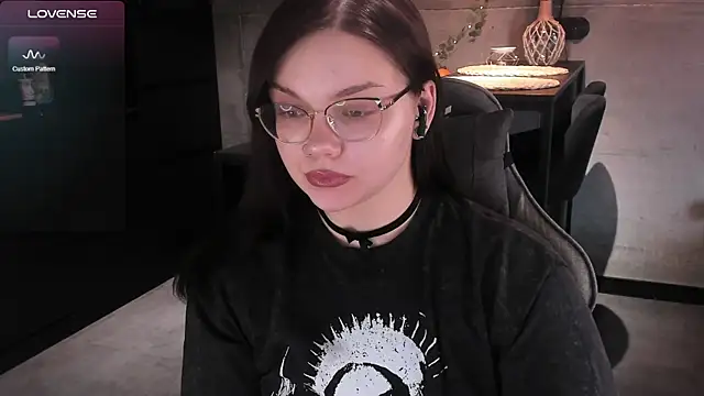 EvaBae online show from March 3, 2025, 11:00 am