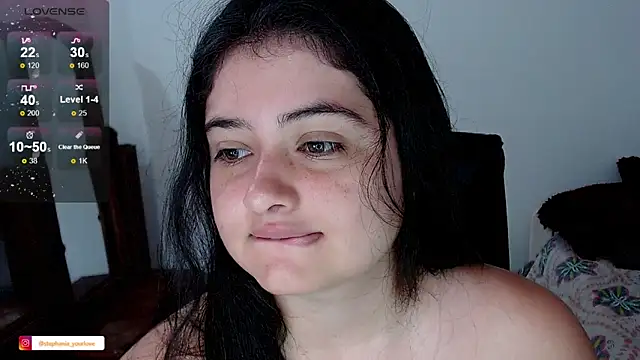 Stephania 18 online show from December 18, 2025, 2:56 pm