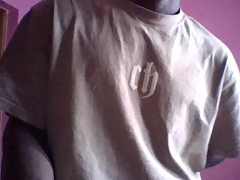 Snapshot of Tonedom chatting on October 8, 2025, 12:36 pm Tonedom online show from October 8, 2025, 12:36 pm