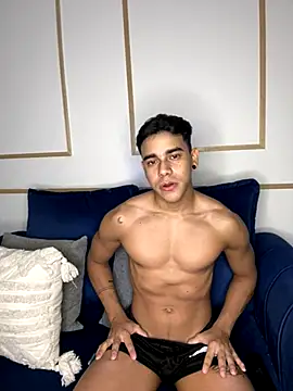 Mackenzzie 777  online show from October 21, 2025, 4:35 am