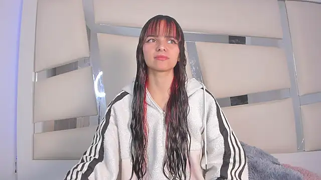 chrystal js online show from February 20, 2025, 1:08 pm