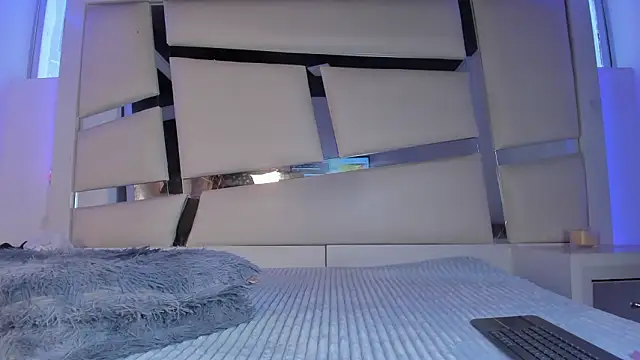 chrystal js online show from March 16, 2026, 1:15 pm