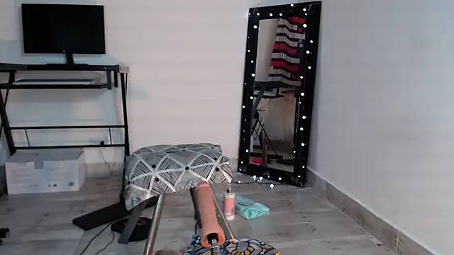 Amelie hills02 online show from February 8, 2025, 12:17 pm