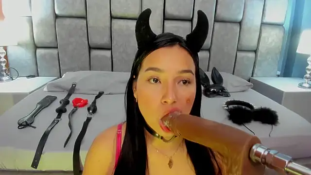 AniEvans  online show from February 21, 2026, 9:32 am