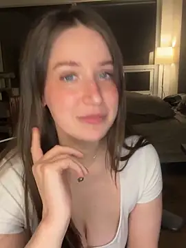 nerdynina online show from April 21, 2026, 1:42 am