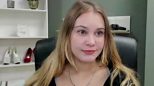 kitty valeria online show from September 15, 2025, 8:42 pm