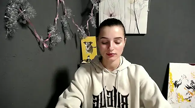 lady olivia  online show from December 19, 2024, 4:46 pm