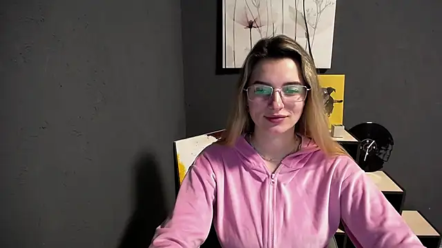 lady olivia  online show from March 17, 2026, 1:25 pm