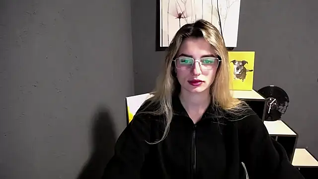 lady olivia  online show from April 3, 2026, 5:55 pm