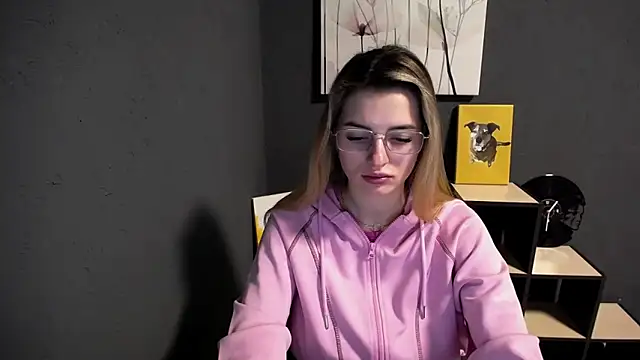 lady olivia  online show from April 10, 2026, 3:39 pm