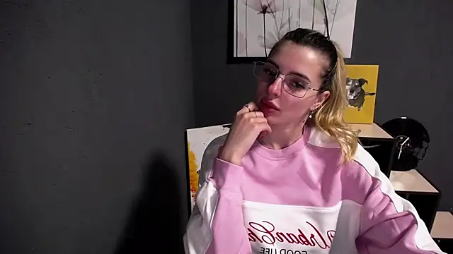 lady olivia  online show from April 14, 2026, 5:52 pm