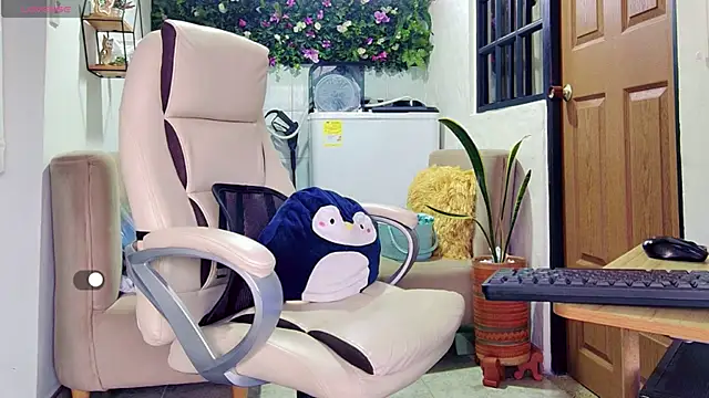 yanella fire online show from April 12, 2026, 12:32 pm