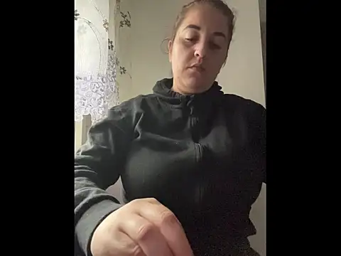 yzabell18 online show from October 10, 2025, 7:29 am