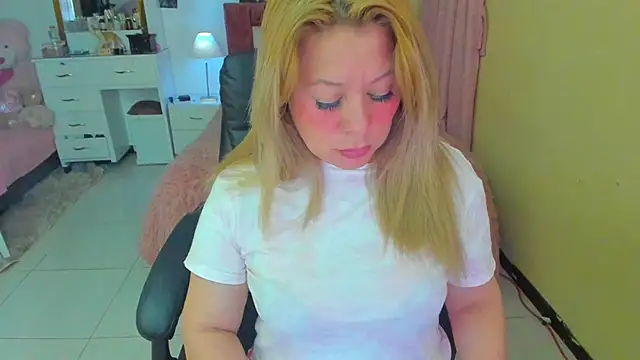 arisha katy1 online show from November 15, 2025, 11:32 pm