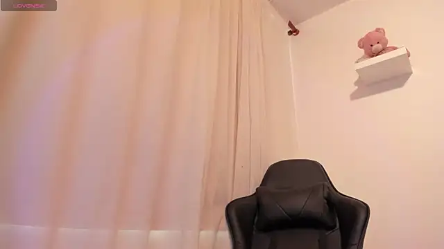 I am tori online show from December 27, 2024, 7:24 pm