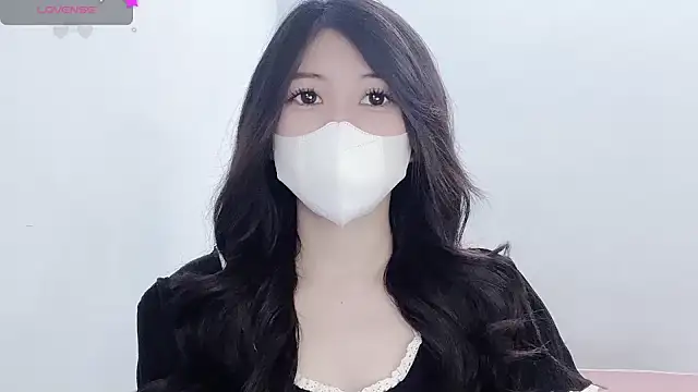 tanhxiu online show from October 25, 2025, 2:02 pm