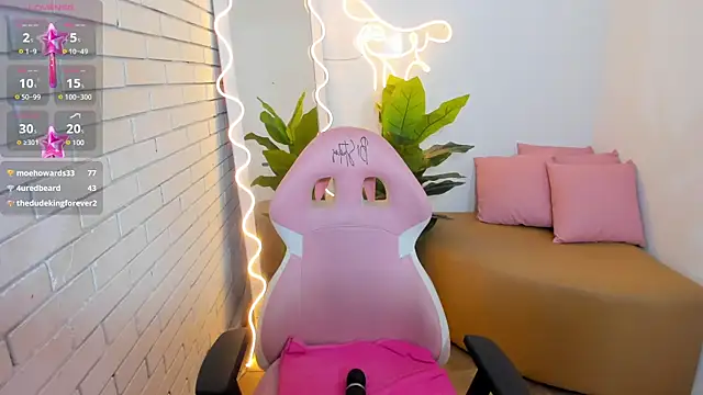 Snapshot of Chiara_tay chatting on February 3, 2025, 10:21 pm Chiara tay online show from February 3, 2025, 10:21 pm