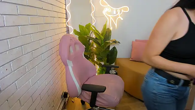 Snapshot of Chiara_tay chatting on February 16, 2025, 1:58 am Chiara tay online show from February 16, 2025, 1:58 am