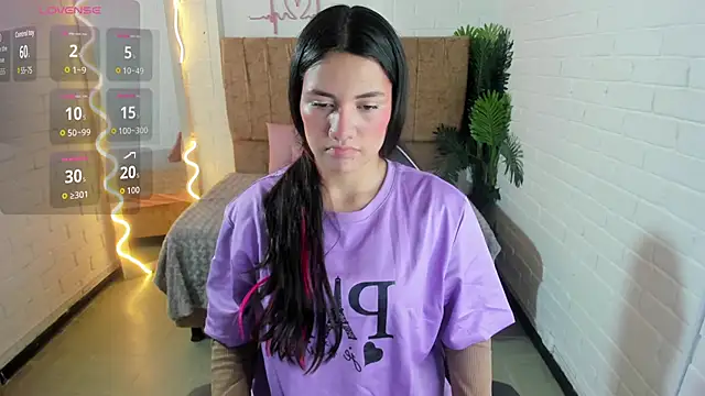 Snapshot of Chiara_tay chatting on September 19, 2025, 7:14 pm Chiara tay online show from September 19, 2025, 7:14 pm