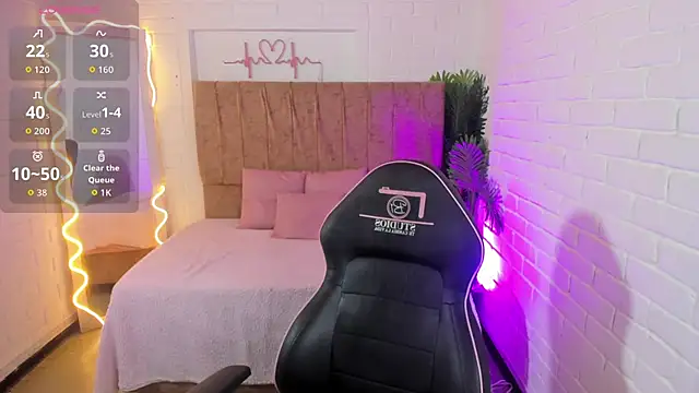 Snapshot of Chiara_tay chatting on September 22, 2025, 7:05 pm Chiara tay online show from September 22, 2025, 7:05 pm