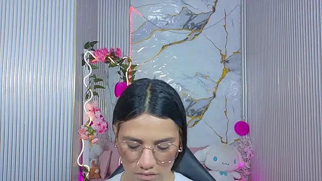 Snapshot of Chiara_tay chatting on June 9, 2026, 7:25 pm Chiara tay online show from June 9, 2026, 7:25 pm