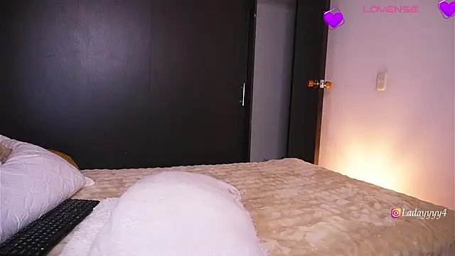 daycass  online show from December 14, 2025, 11:53 pm