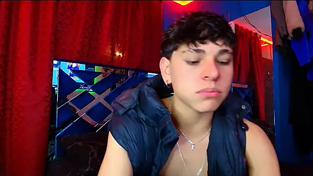 Luke Howland online show from September 18, 2025, 11:51 pm