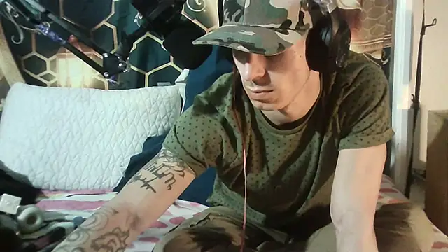 Snapshot of --D-a-D-D-y- chatting on November 17, 2025, 3:18 pm --D-a-D-D-y- online show from November 17, 2025, 3:18 pm