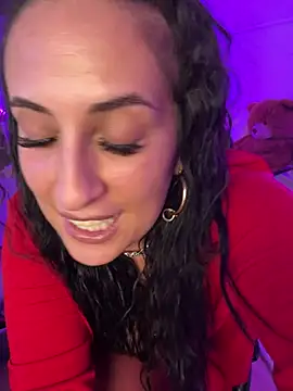 Snapshot of CarolaDrago chatting on February 4, 2025, 5:01 pm CarolaDrago online show from February 4, 2025, 5:01 pm