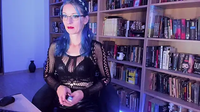 Queen of Hearts1 online show from October 9, 2025, 7:45 pm